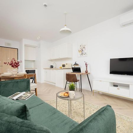 Modern Apartment With Balcony Near Aleje Jerozolimskie By Noclegi Renters Warszawa Exteriör bild